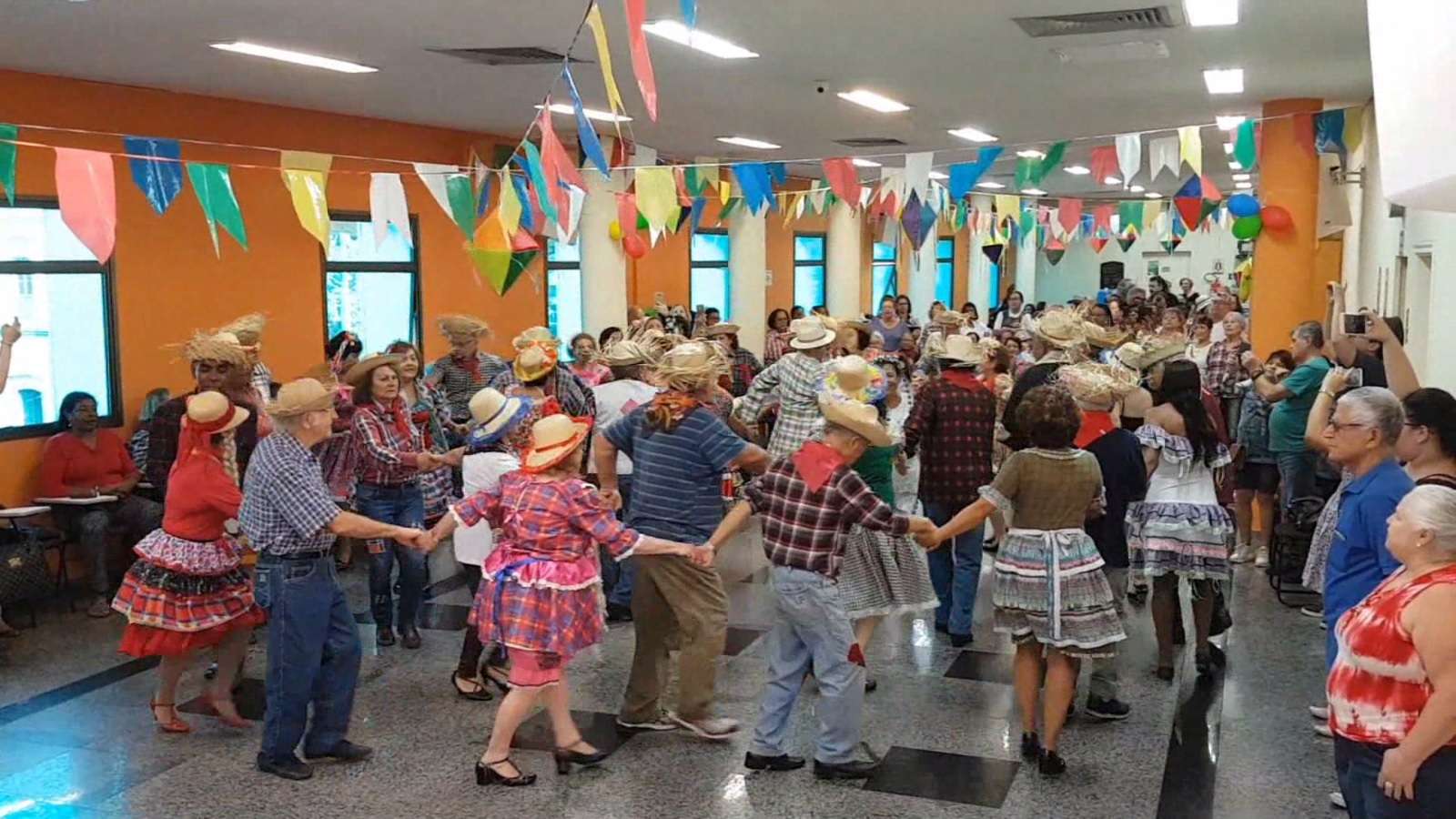 Festa Julina organizada pelos alunos do curso de dança